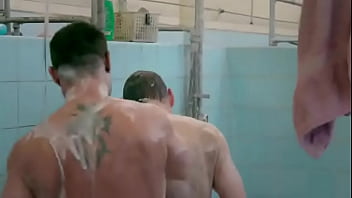 Trabajadores Desnudos En La Ducha thumbnail