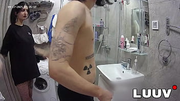 Luuv tattooed alice joins her boyfriend in the shower the webcam is on