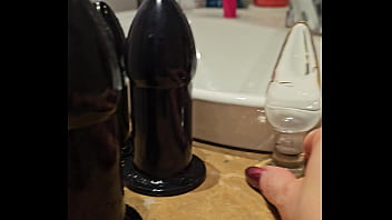 Large sextoy anal fuck