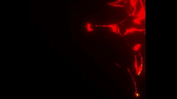 La mujer quiere seguidores para su página