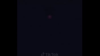 La mujer quiere seguidores para su página