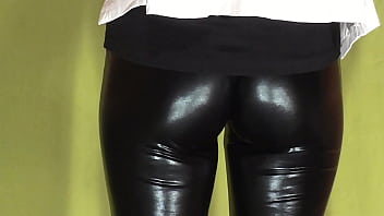 Black shuny leggings