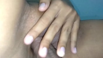 แหย่ควยเข้ารูหีแล้วทำให้น้ำแตกหีแฉะ