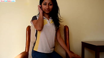 Hot teen cam girl rubbing her pussy