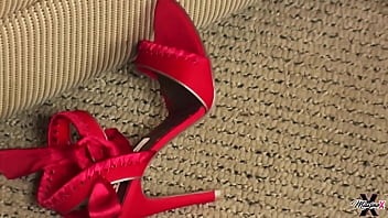 Reading asian milf maxine x gets bored & plays with her panties