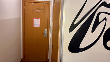 Enfermeira puta se aproveitou do paciente e acabou toda gozada