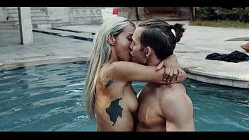 Freeze paparazzi with veronica leal