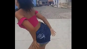 Novinha dançando