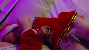 クリスマスコスプレのかわいい女の子の舌使いがエロすぎる たまらずマンコにしゃぶりつく 素人撮影 中出し フェラ オーガズム