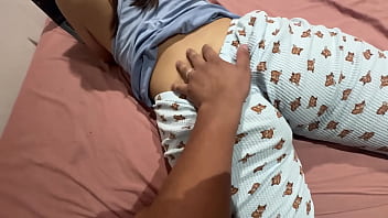 Hermanastro deja de manosearme me vas a llenar de semen basta