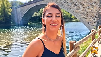 Elle en prend plein le cul et aime ça Elle en prend plein le cul et aime ça