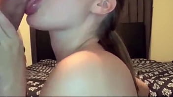 Me le vengo en la boca a mi novia