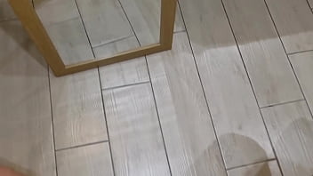 Voglio sborrarti in bocca e leccarti ovunque sborrata e gemiti con dialoghi sporchi trova le mutandine della sorella che odorano di figa