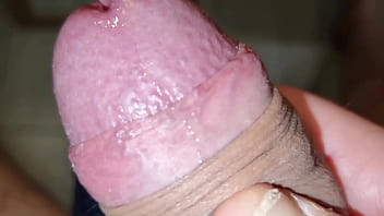 Voglio sborrarti in bocca e leccarti ovunque sborrata e gemiti con dialoghi sporchi trova le mutandine della sorella che odorano di figa