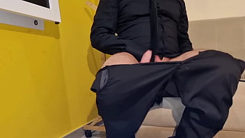 Voglio sborrarti in bocca e leccarti ovunque sborrata e gemiti con dialoghi sporchi trova le mutandine della sorella che odorano di figa