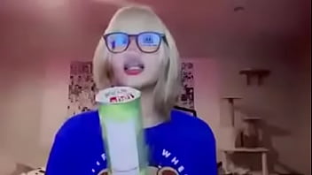 Ayuden samaritanos a buscar a esta chiquilla de buenos muslos