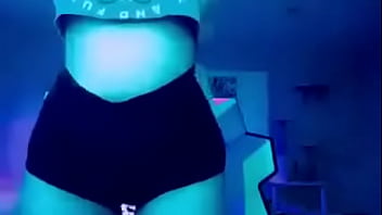 Ayuden samaritanos a buscar a esta chiquilla de buenos muslos