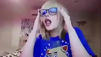 Ayuden samaritanos a buscar a esta chiquilla de buenos muslos