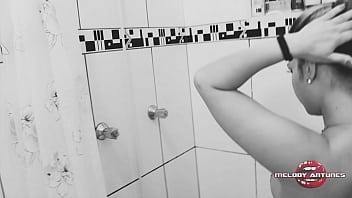 Naughty actress melody antunes let her friend film the tastiest bath of xvideos mouthwatering
