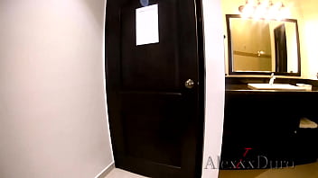 Agac samantha es envuelta en plástico y un tipo raro la obliga a mamarle la verga y hace con ella lo que quiere