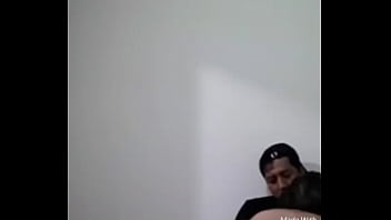 Mi prima me la chupa cuando no estan sus padres