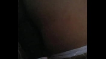 Como me calienta verla masturbarse