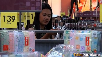 Thick lips wrap around big white dick