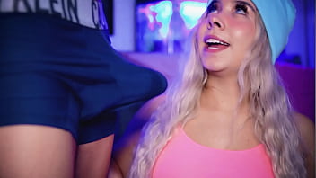 Beautiful latina becomes a little slut on her webcam shows