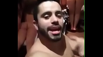 Rico brasileiro com 20 putas de luxo