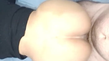 Estilo perrito follando el jugoso coño de esta perra haciéndola eyacular varias veces me saca toda la leche