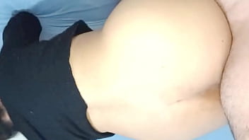 Estilo perrito follando el jugoso coño de esta perra haciéndola eyacular varias veces me saca toda la leche