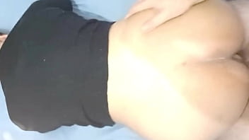 Estilo perrito follando el jugoso coño de esta perra haciéndola eyacular varias veces me saca toda la leche