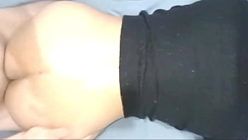 Estilo perrito follando el jugoso coño de esta perra haciéndola eyacular varias veces me saca toda la leche