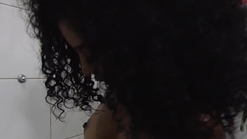 A sedução no banho de ariella ferraz