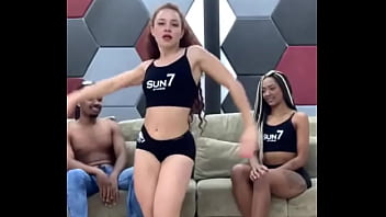 Ela dançou pelada para nós