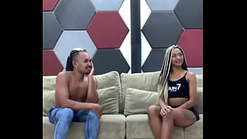 Ela dançou pelada para nós