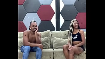 Ela dançou pelada para nós