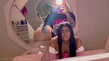 La princesa de la fiesta se convierte en una puta frente a la camara pov