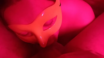 Me quede sin money y la dueña del bar me invito a su habitación especial me chupo la verga hasta tragarse mi leche semen por dinero 2