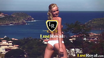 Nonton Cute Brunette Gal Banged At The Beach thumbnail