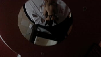 Novinha no motel sentando no pau