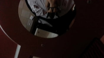 Novinha no motel sentando no pau