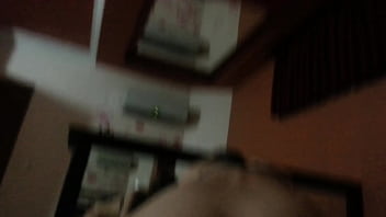 Novinha no motel sentando no pau