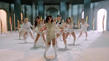 Loona chicas kpop pintando toda la ciudad