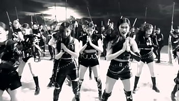 Loona chicas kpop pintando toda la ciudad