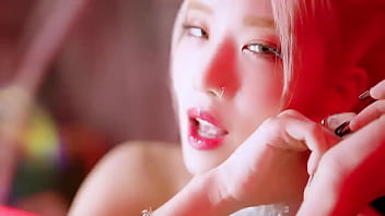 Loona chicas kpop pintando toda la ciudad