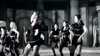 Loona chicas kpop pintando toda la ciudad