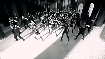 Loona chicas kpop pintando toda la ciudad