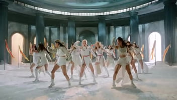 Loona chicas kpop pintando toda la ciudad