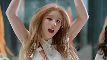 Loona chicas kpop pintando toda la ciudad